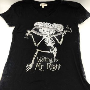 Black “waiting for mr. right” skeleton tee